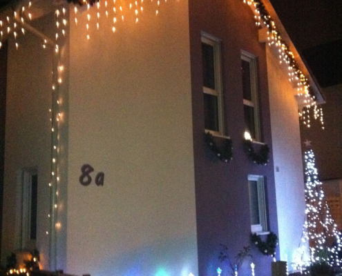 Die Front des Weihnachtshaus Neureut 2011